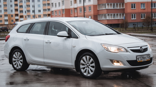 Opel Astra J, 2011 г.