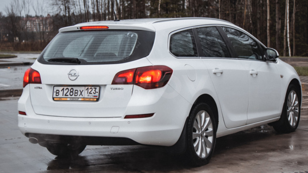 Opel Astra J, 2011 г.