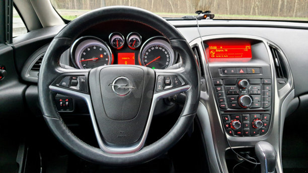 Opel Astra J, 2011 г.