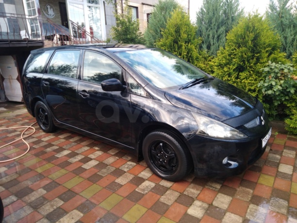 Mitsubishi Grandis, 7 мест, 2005 г.