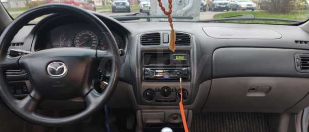 Mazda 323F, 2001 г.
