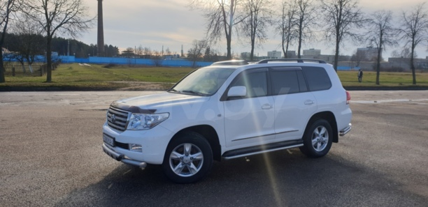 Toyota Land Cruiser J200, 7 мест, 2010 г.