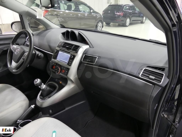Toyota Verso I · Рестайлинг, 7 мест, 2015 г.