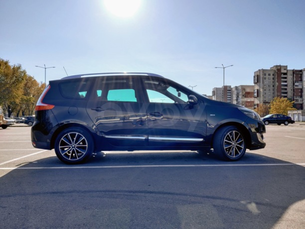 Renault Grand Scenic III · 2-й рестайлинг, 7 мест, 2013 г.