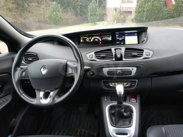 Renault Grand Scenic III · 2-й рестайлинг, 5 мест, 2015 г.