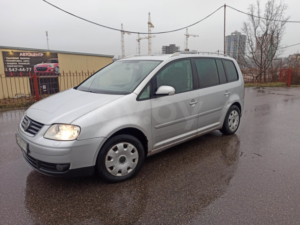 Volkswagen Touran I, 5 мест, 2005 г.