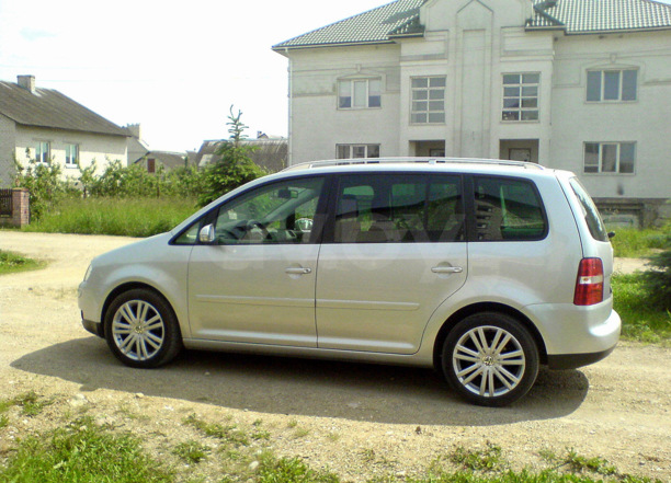 Volkswagen Touran I, 5 мест, 2005 г.