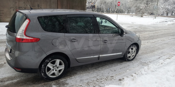 Renault Grand Scenic III · 2-й рестайлинг, 7 мест, 2015 г.