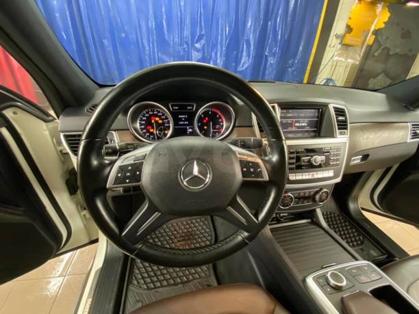 Mercedes-Benz M-Класс W166, 5 мест, 2012 г.