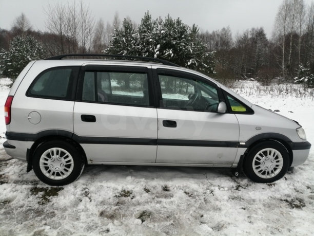 Opel Zafira A, 7 мест, 2000 г.