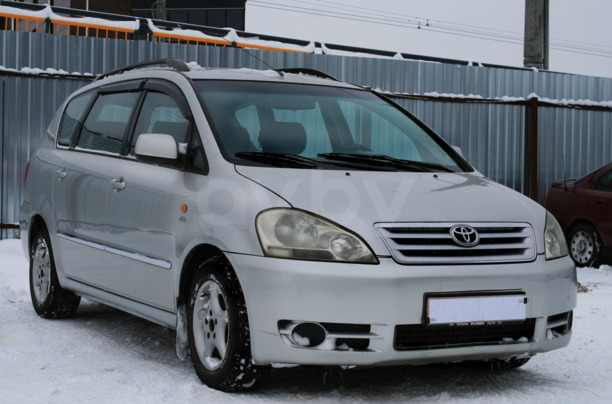 Toyota Avensis Verso I, 5 мест, 2002 г.