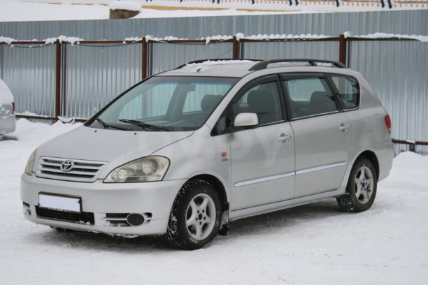 Toyota Avensis Verso I, 5 мест, 2002 г.