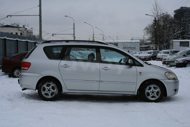 Toyota Avensis Verso I, 5 мест, 2002 г.