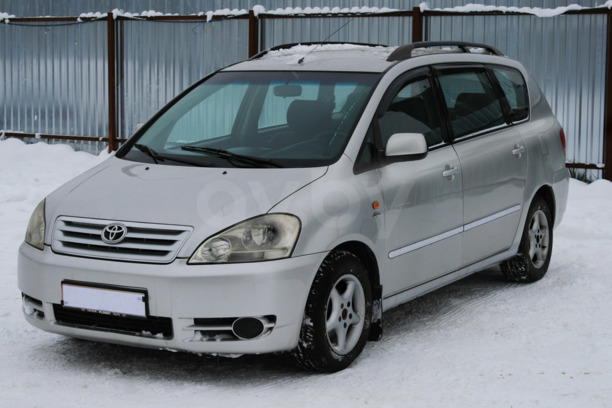 Toyota Avensis Verso I, 5 мест, 2002 г.