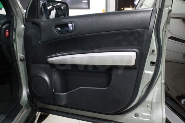 Nissan X-Trail II (T31) · Рестайлинг, 5 мест, 2011 г.
