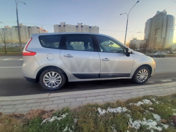 Renault Grand Scenic III, 7 мест, 2010 г.
