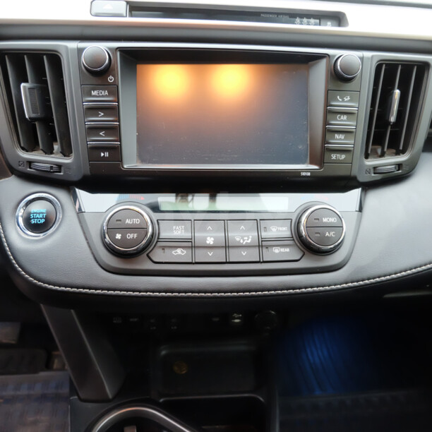 Toyota RAV4 IV (XA40) · Рестайлинг, 5 мест, 2017 г.