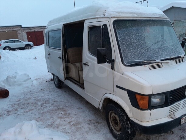 Mercedes-Benz T1 (207D-410D), 1990 г.
