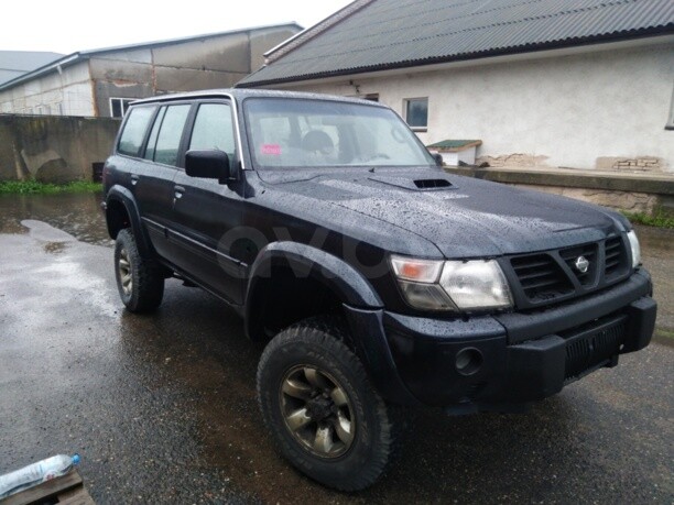 Nissan Patrol Y61, 5 мест, 1999 г.