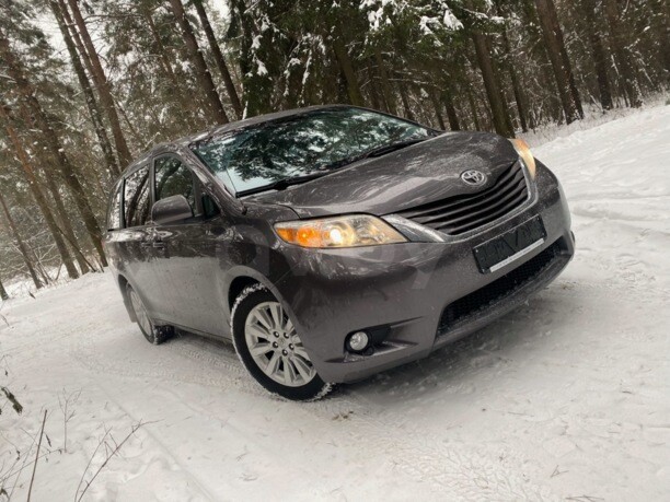 Toyota Sienna III (XL30), 7 мест, 2011 г.