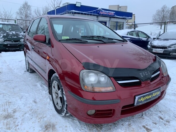 Nissan Almera Tino, 2001 г.