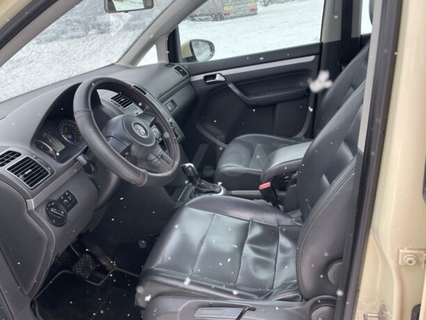 Volkswagen Touran II, 5 мест, 2013 г.