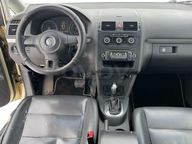 Volkswagen Touran II, 5 мест, 2013 г.