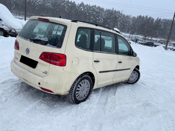 Volkswagen Touran II, 5 мест, 2013 г.