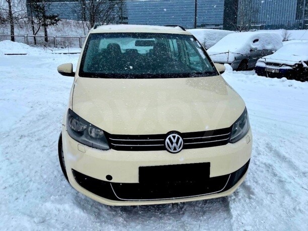 Volkswagen Touran II, 5 мест, 2013 г.