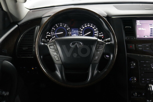 Infiniti QX56 II, 7 мест, 2011 г.