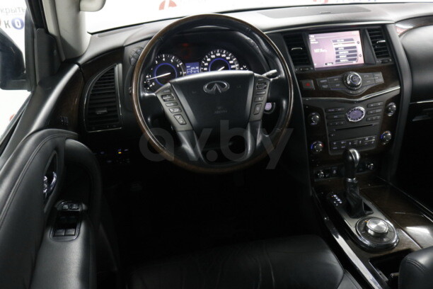 Infiniti QX56 II, 7 мест, 2011 г.