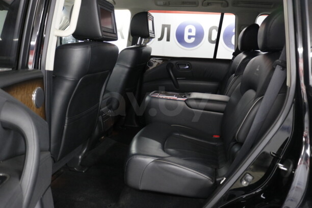 Infiniti QX56 II, 7 мест, 2011 г.