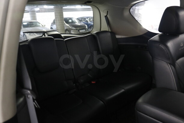 Infiniti QX56 II, 7 мест, 2011 г.