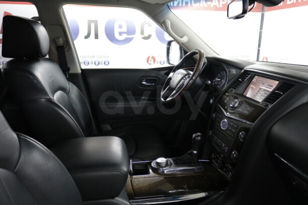 Infiniti QX56 II, 7 мест, 2011 г.