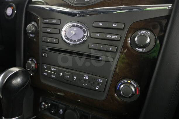 Infiniti QX56 II, 7 мест, 2011 г.