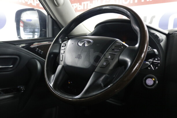 Infiniti QX56 II, 7 мест, 2011 г.
