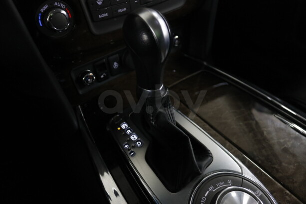 Infiniti QX56 II, 7 мест, 2011 г.
