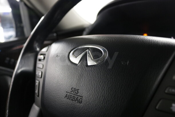 Infiniti QX56 II, 7 мест, 2011 г.