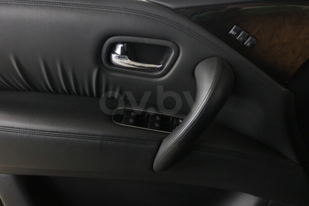 Infiniti QX56 II, 7 мест, 2011 г.