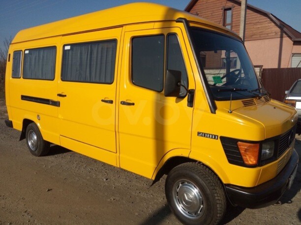 Mercedes-Benz T1 (207D-410D), 1990 г.