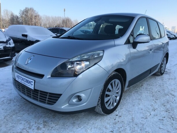 Renault Grand Scenic III, 7 мест, 2010 г.