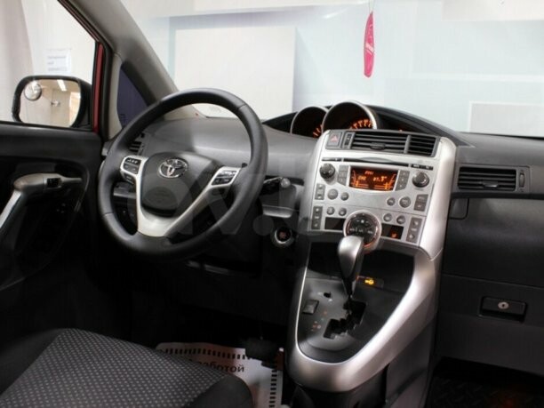 Toyota Verso I, 7 мест, 2009 г.