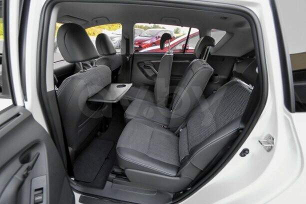 Toyota Verso I, 7 мест, 2009 г.