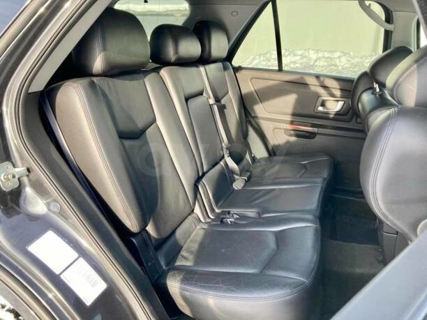 Cadillac SRX I, 5 мест, 2004 г.