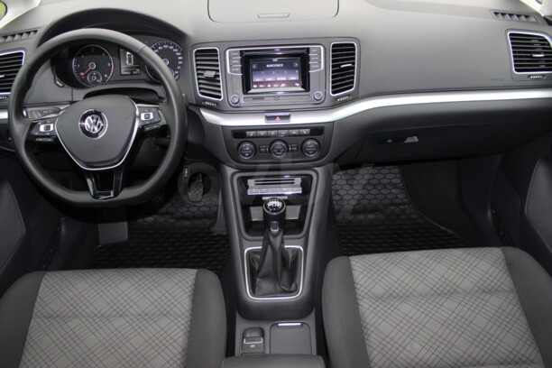 Volkswagen Sharan II · Рестайлинг, 5 мест, 2015 г.