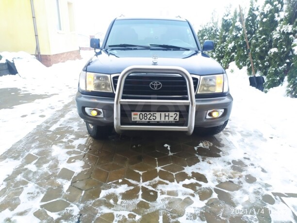 Toyota Land Cruiser J100, 5 мест, 2000 г.