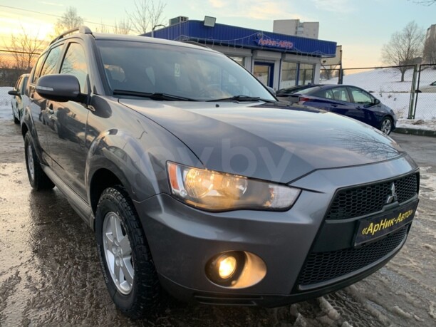 Mitsubishi Outlander XL · Рестайлинг, 5 мест, 2012 г.