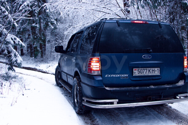 Ford Expedition II, 7 мест, 2003 г.