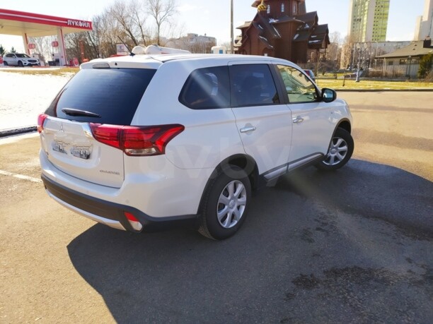 Mitsubishi Outlander III · 2-й рестайлинг, 5 мест, 2015 г.