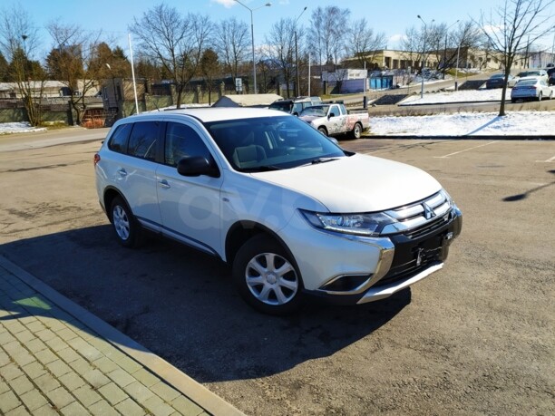 Mitsubishi Outlander III · 2-й рестайлинг, 5 мест, 2015 г.